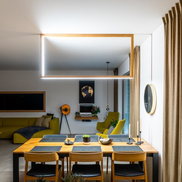 Jídelna s designovým osvětlením