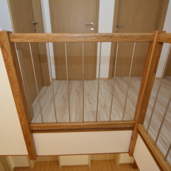 Schodiště v dubu