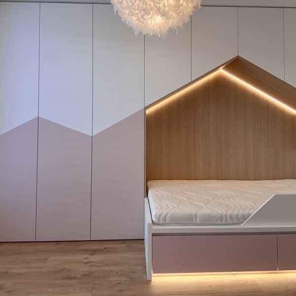 Kompletní interiér s dubovou dýhou